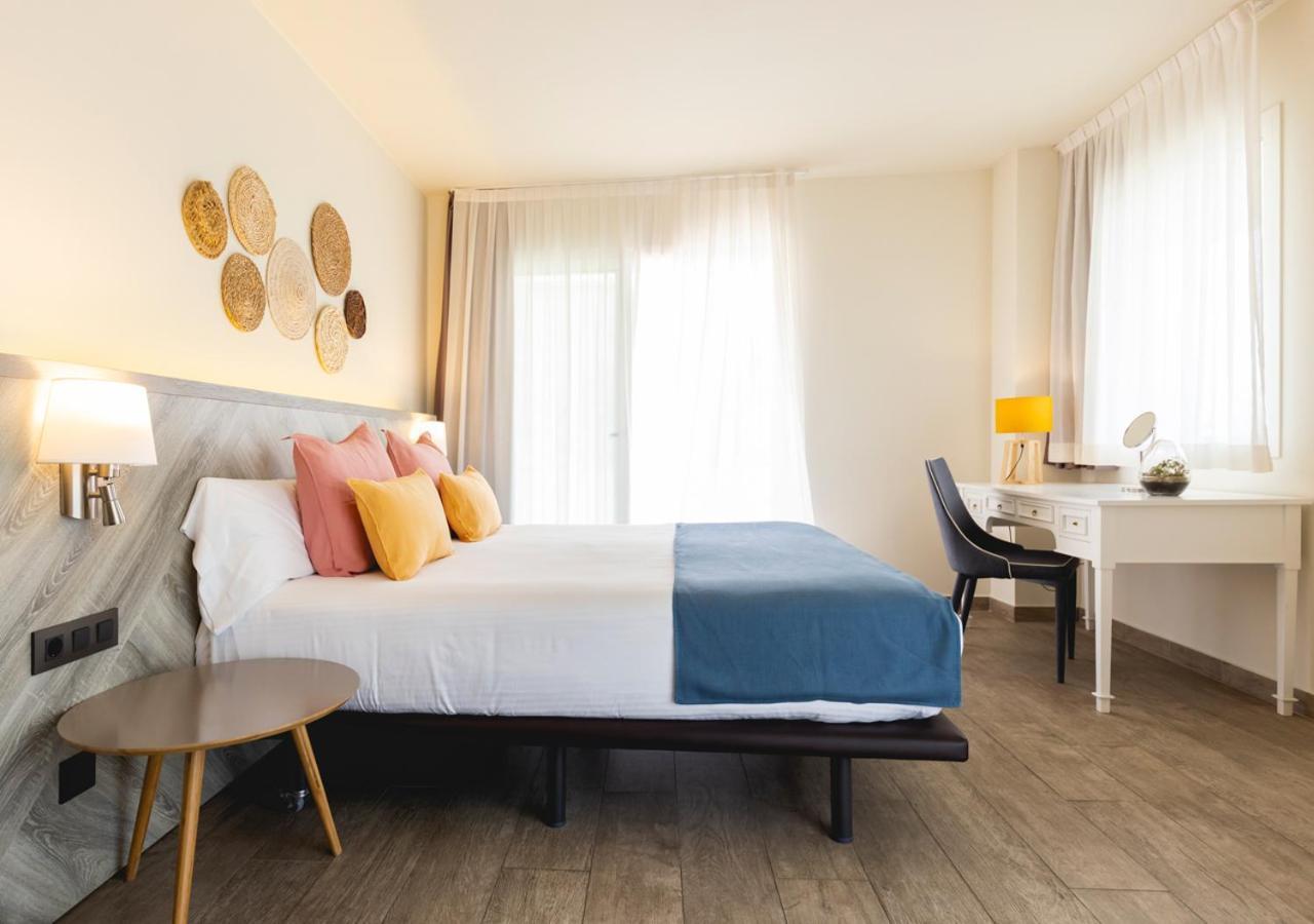1935 Hotel Boutique & Apartments - Adults Only Roses Ngoại thất bức ảnh